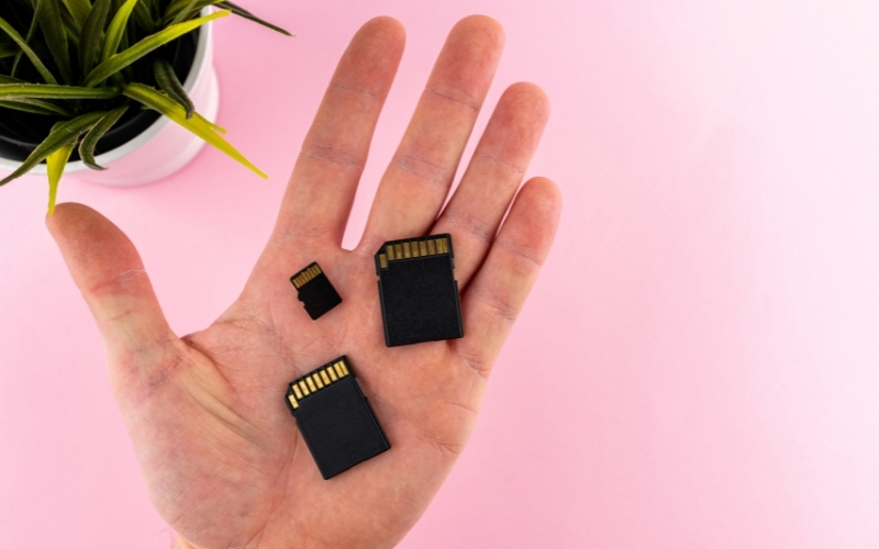 Thẻ nhớ có kích thước nhỏ nhất chính là MicroSD